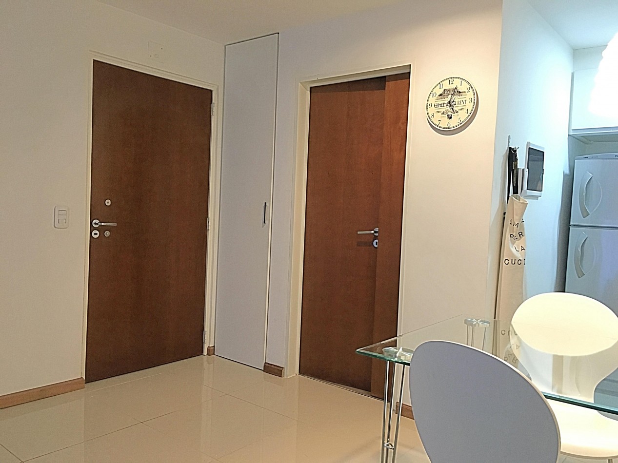 Impecable y Moderno Monoambiente en Venta, Cochabamba 800, entre Piedras y Tacuari